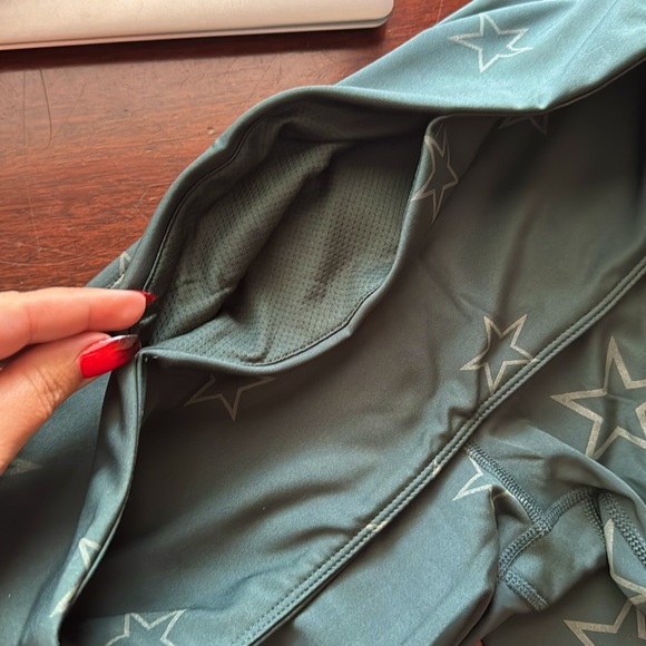 Nanette Lepore dark green star 7/8 cropped compression leggings, NWT - Picture 6 of 6